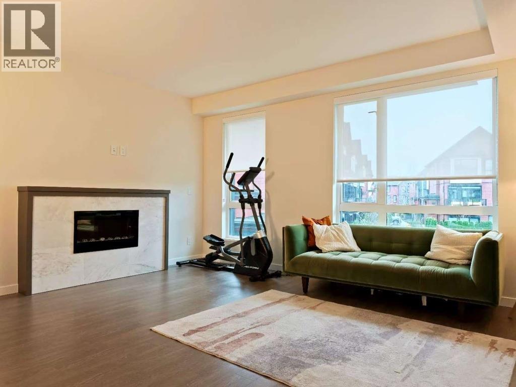 151 4738 HEMLOCK WAY