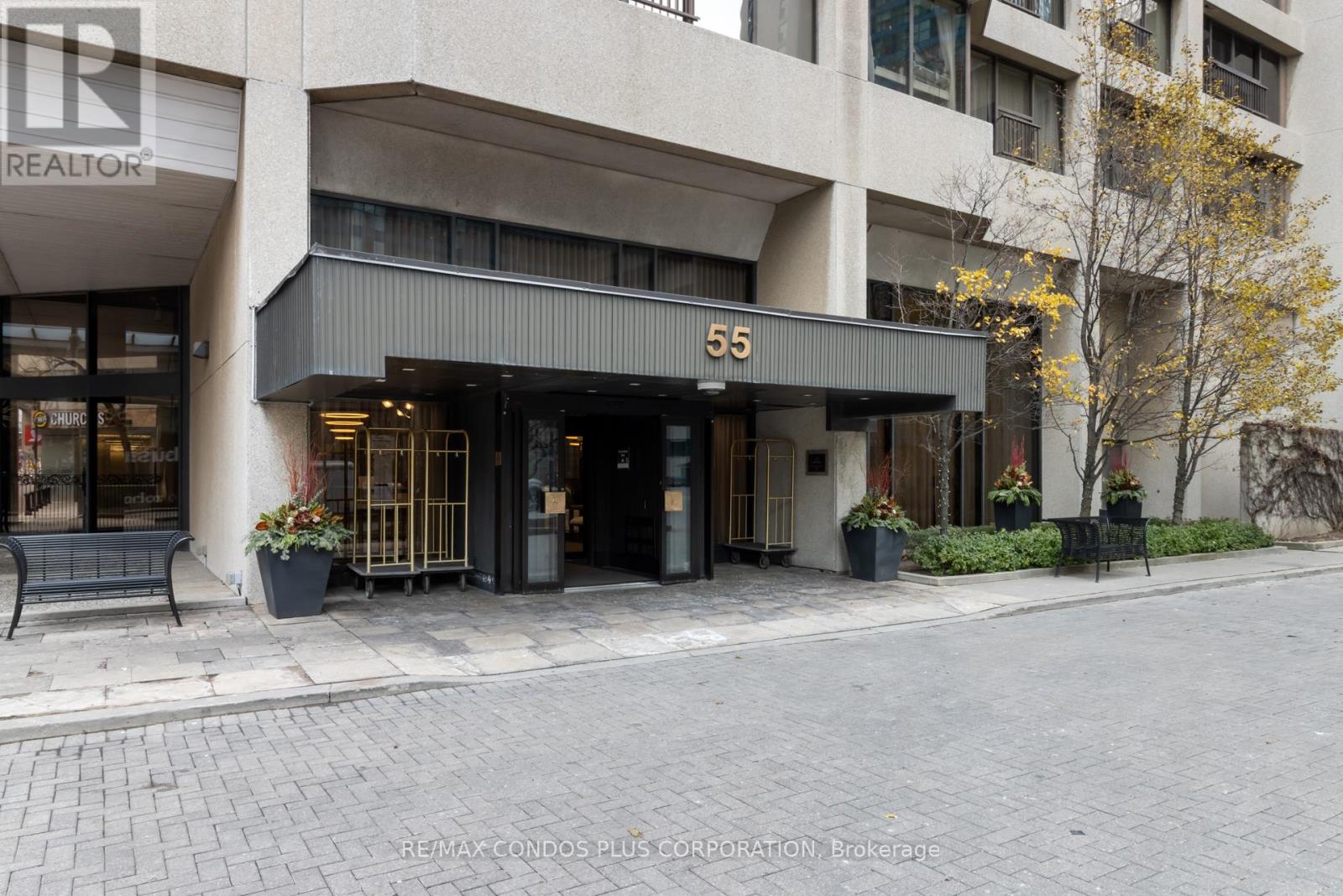 1318 - 55 HARBOUR SQUARE