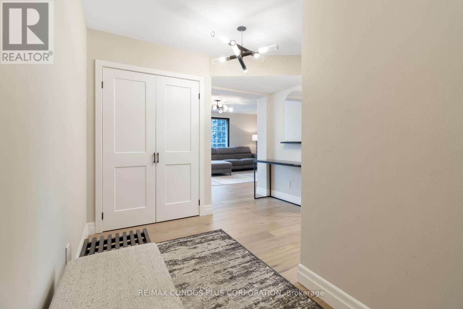 1318 - 55 HARBOUR SQUARE