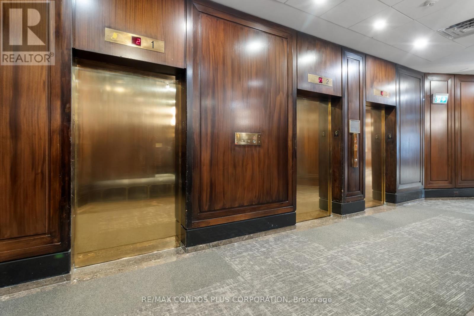 1318 - 55 HARBOUR SQUARE