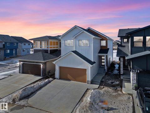 2524 211 ST NW Edmonton AB T6M3H1