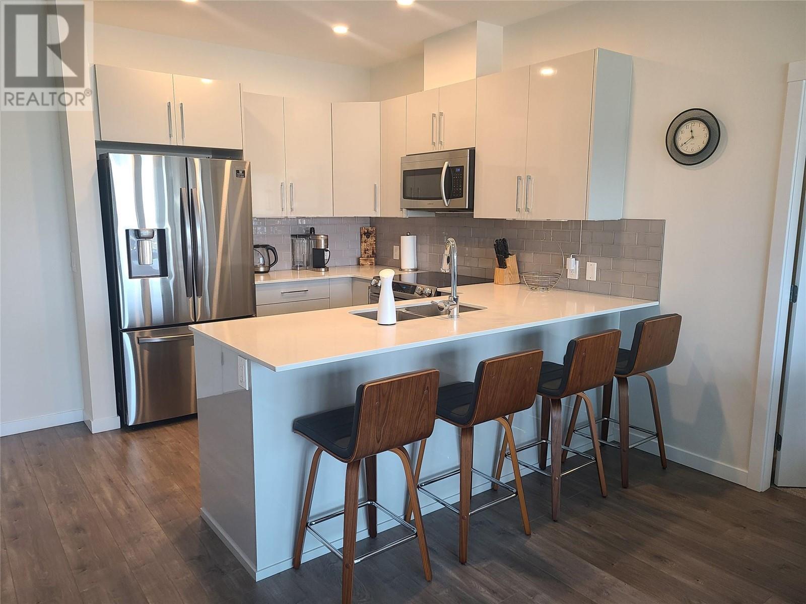 1880 HUGH ALLAN Drive Unit# 302