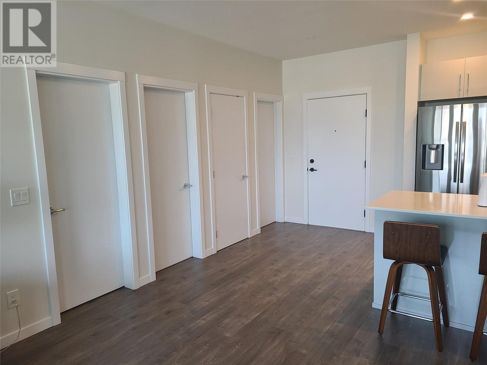 1880 HUGH ALLAN Drive Unit# 302