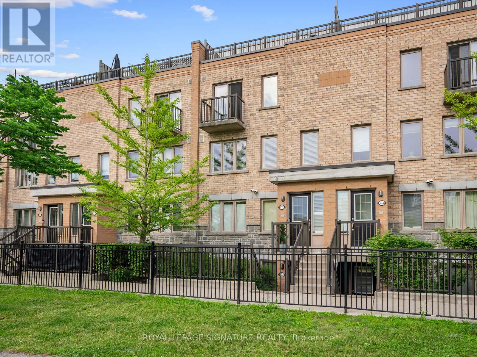 232 - 10 FOUNDRY AVENUE