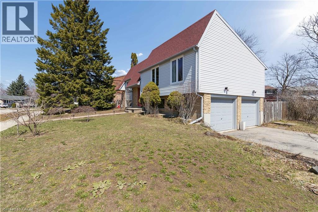 24 BRIAR KNOLL Place