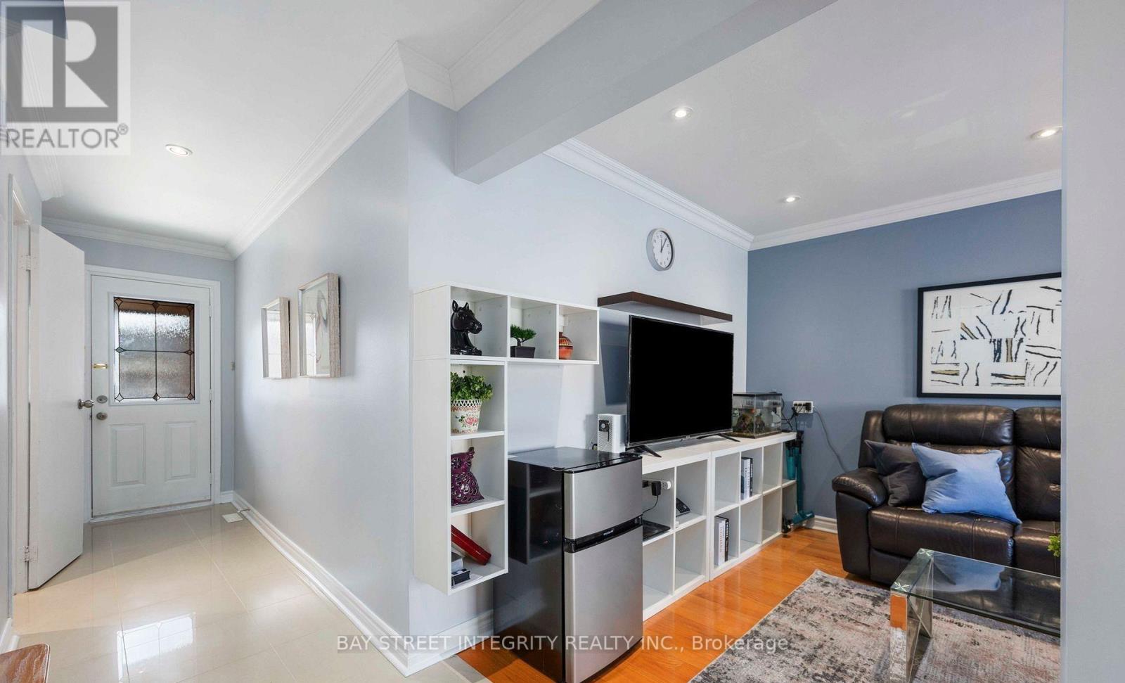 22 DUNBAR CRESCENT