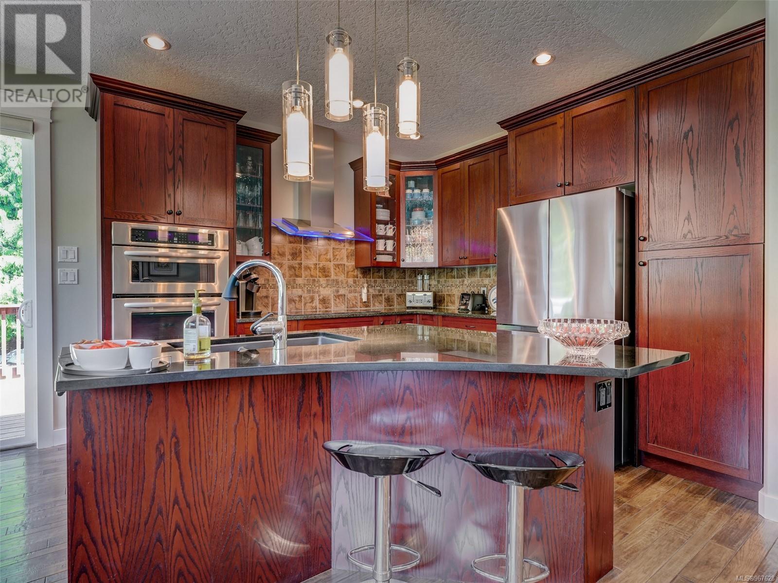 7288 Thelmita Pl