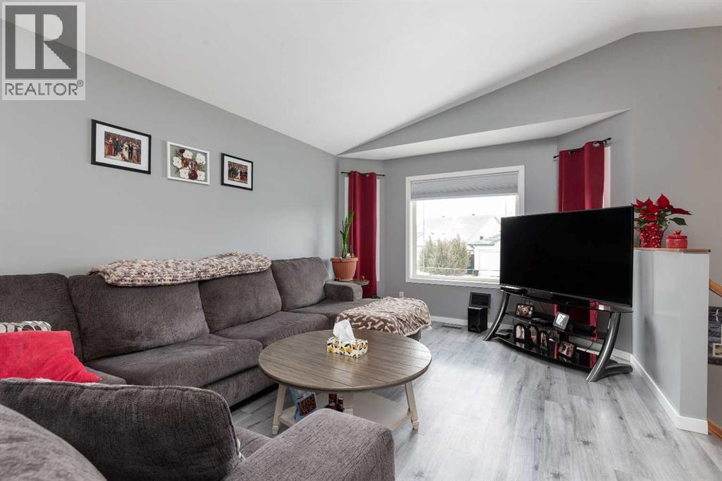 53 St James Crescent N