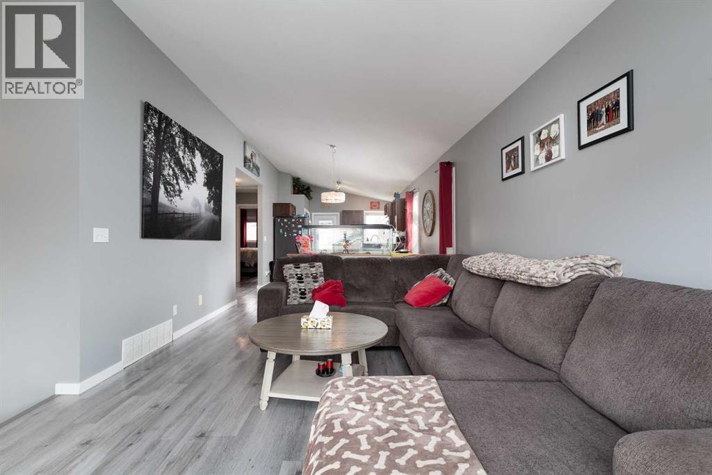 53 St James Crescent N