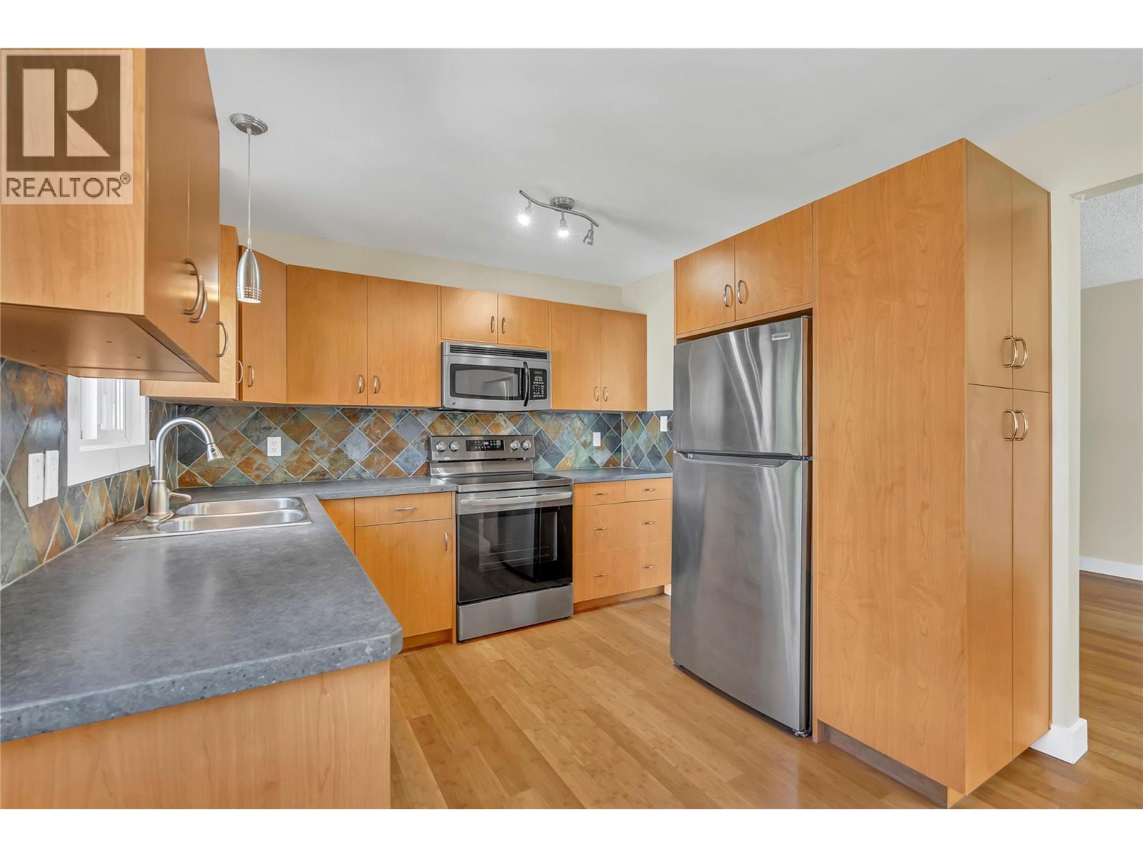 8299 PRAIRIE VALLEY Road