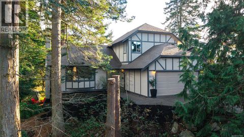 3855 Haro Rd Saanich BC V8N4A6