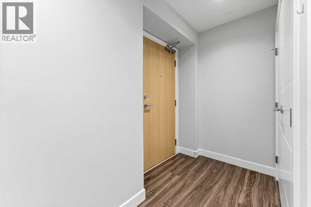 404, 530 3 Street SE