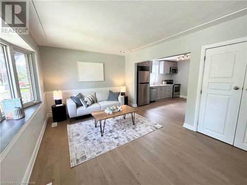 26 GRANDFIELD Street Hamilton ON L8T2H2