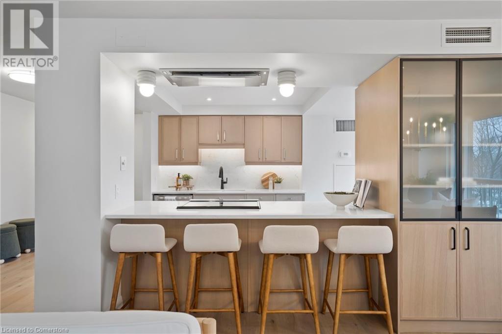 2190 LAKESHORE Road Unit# 403