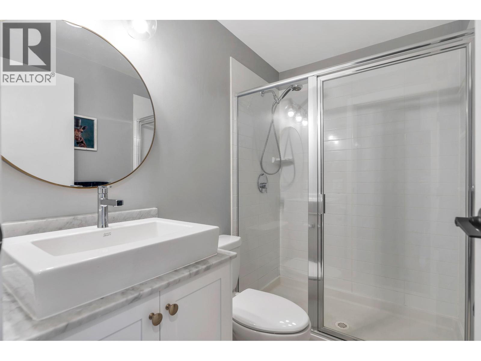 2002 400 CAPILANO ROAD