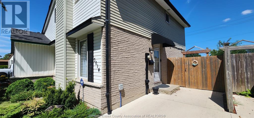 3014 ERINDALE CRESCENT