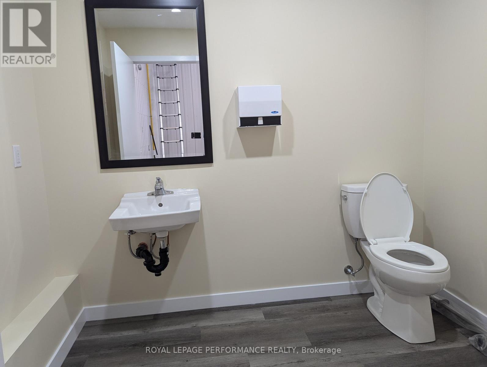 45 INDUSTRIEL STREET