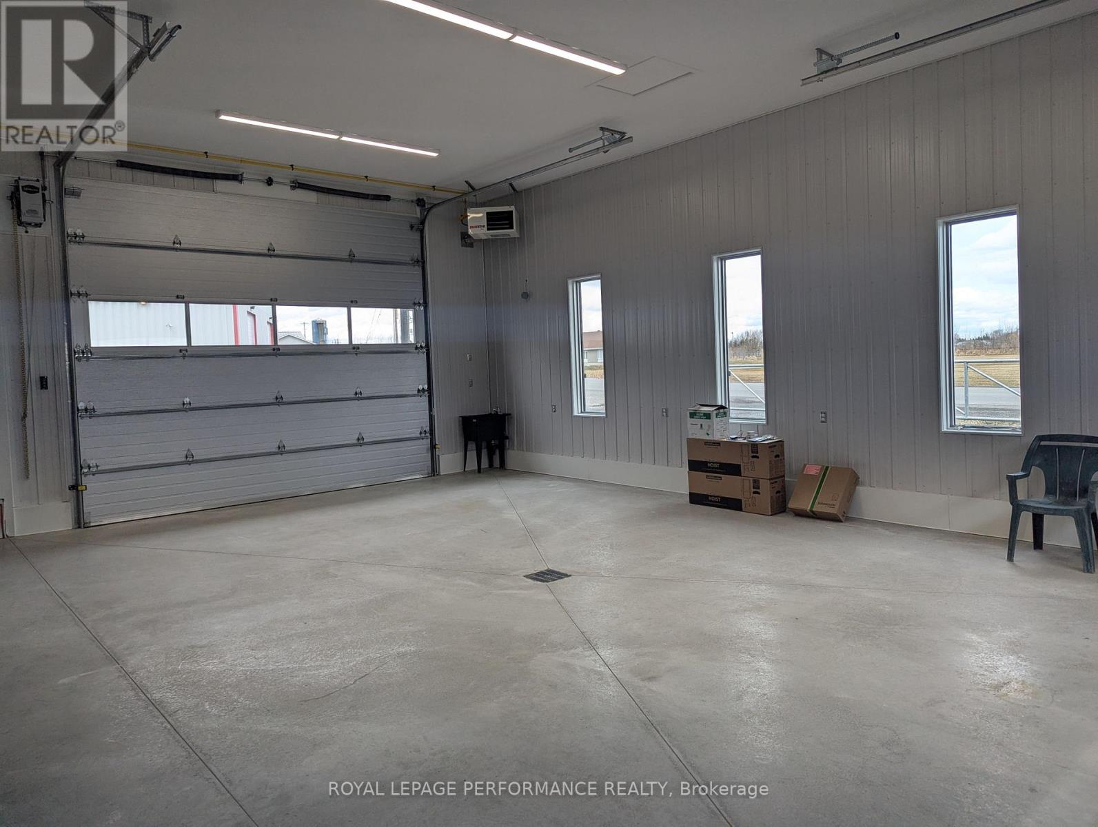 45 INDUSTRIEL STREET