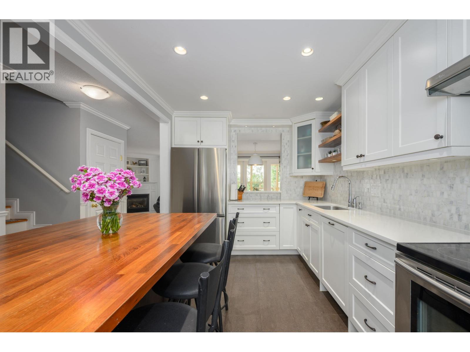 10 2590 AUSTIN AVENUE