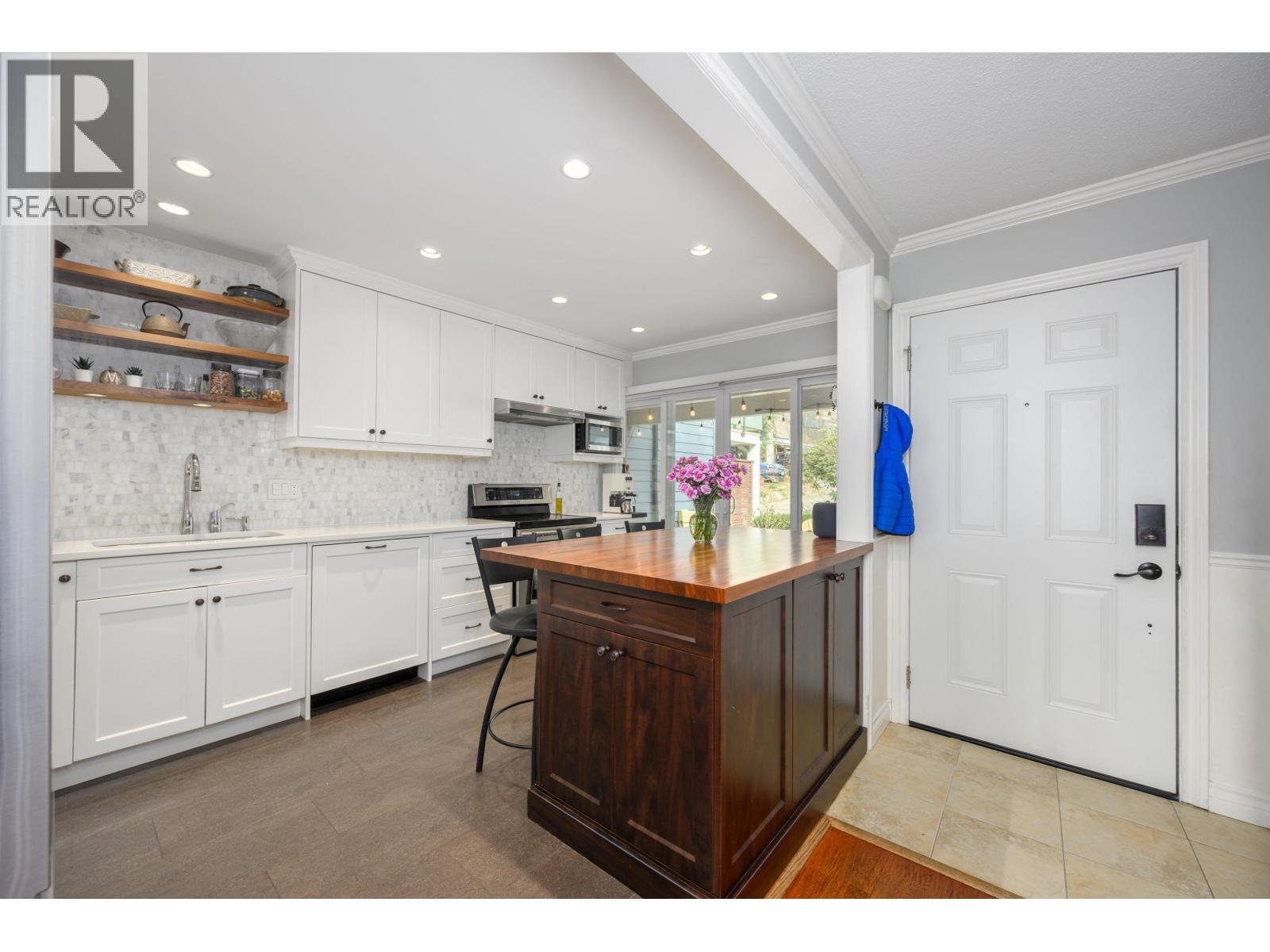 10 2590 AUSTIN AVENUE