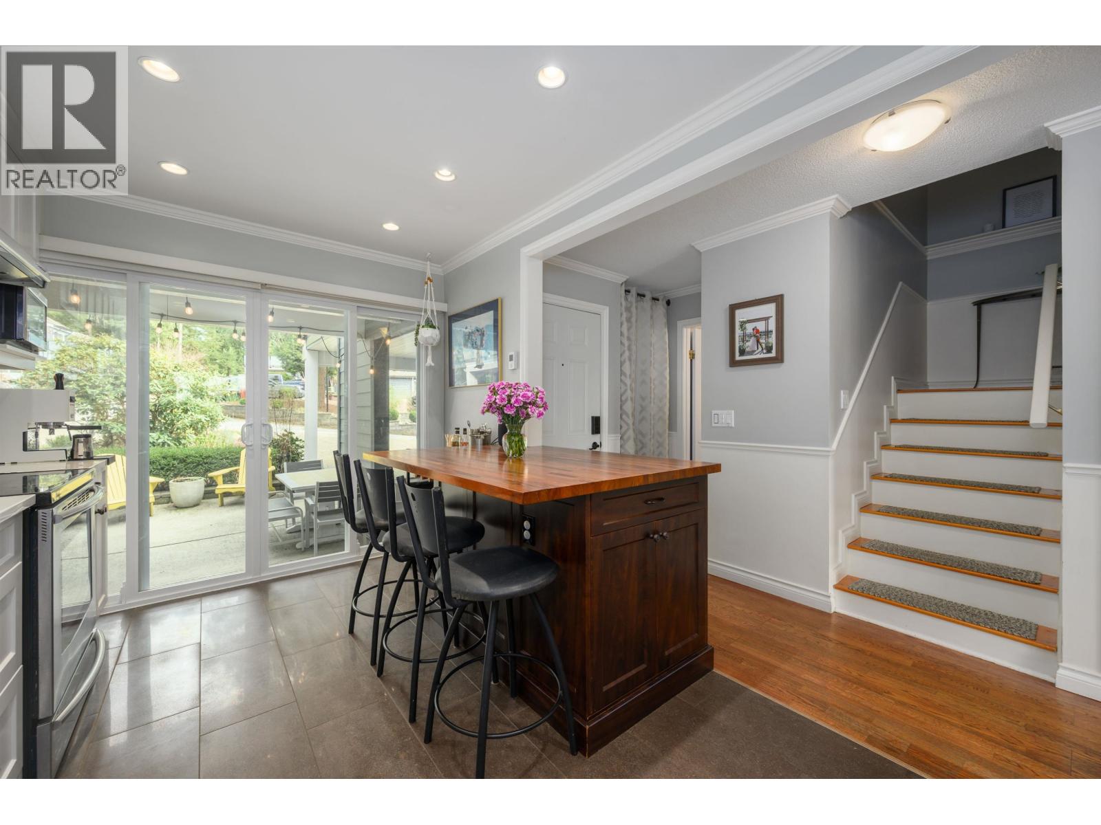 10 2590 AUSTIN AVENUE