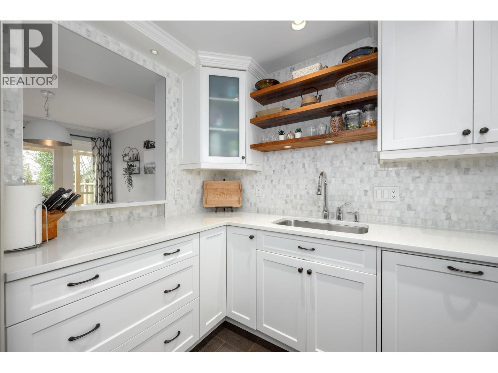 10 2590 AUSTIN AVENUE