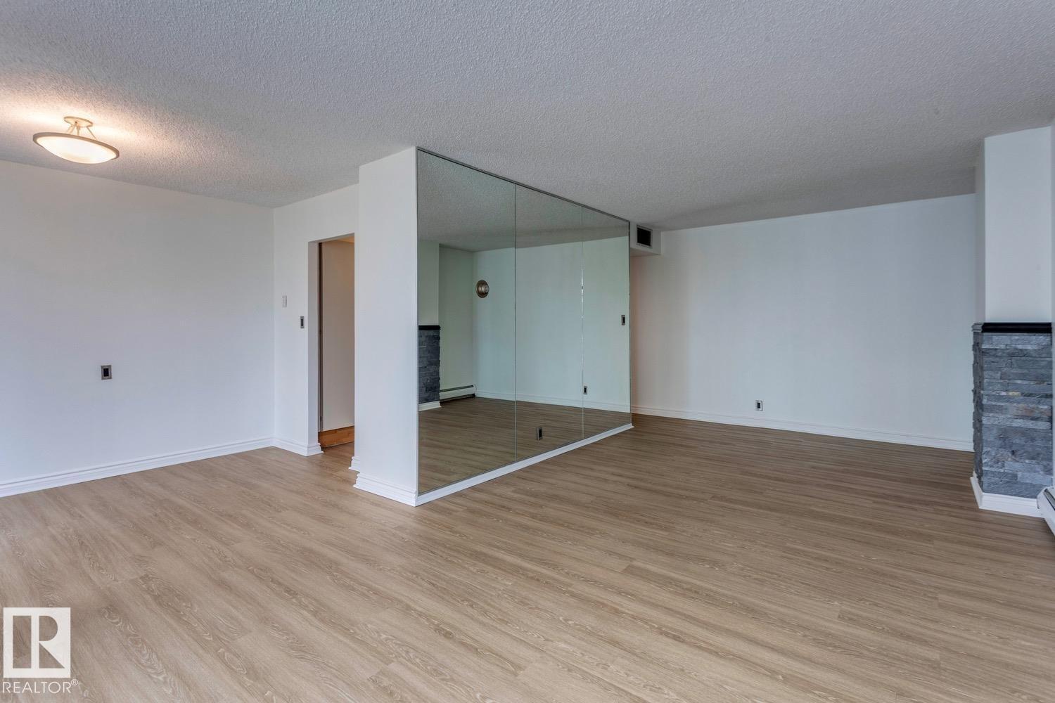 #201 8340 JASPER AV NW