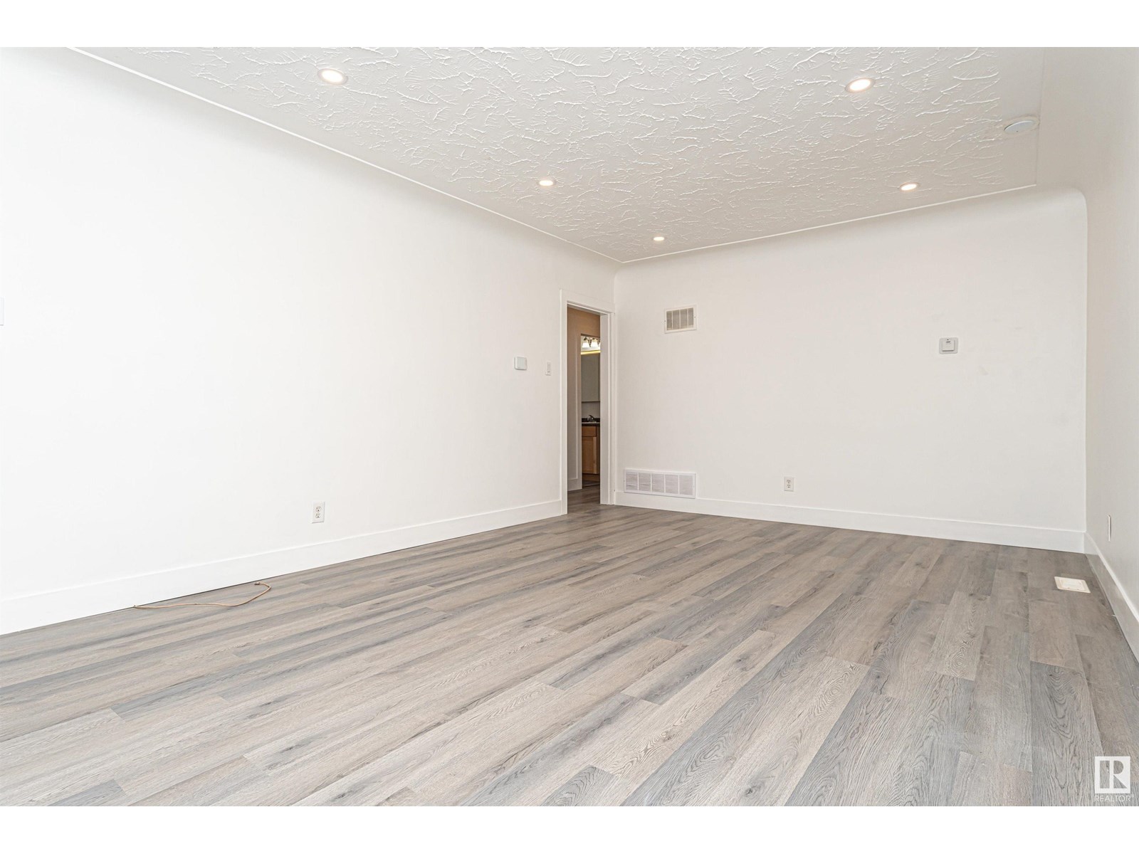 10929 74 AV NW