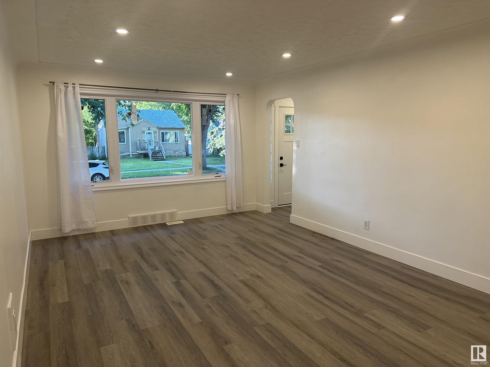 10929 74 AV NW