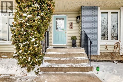 208 Woodbine Boulevard SW Calgary AB T2W4K5