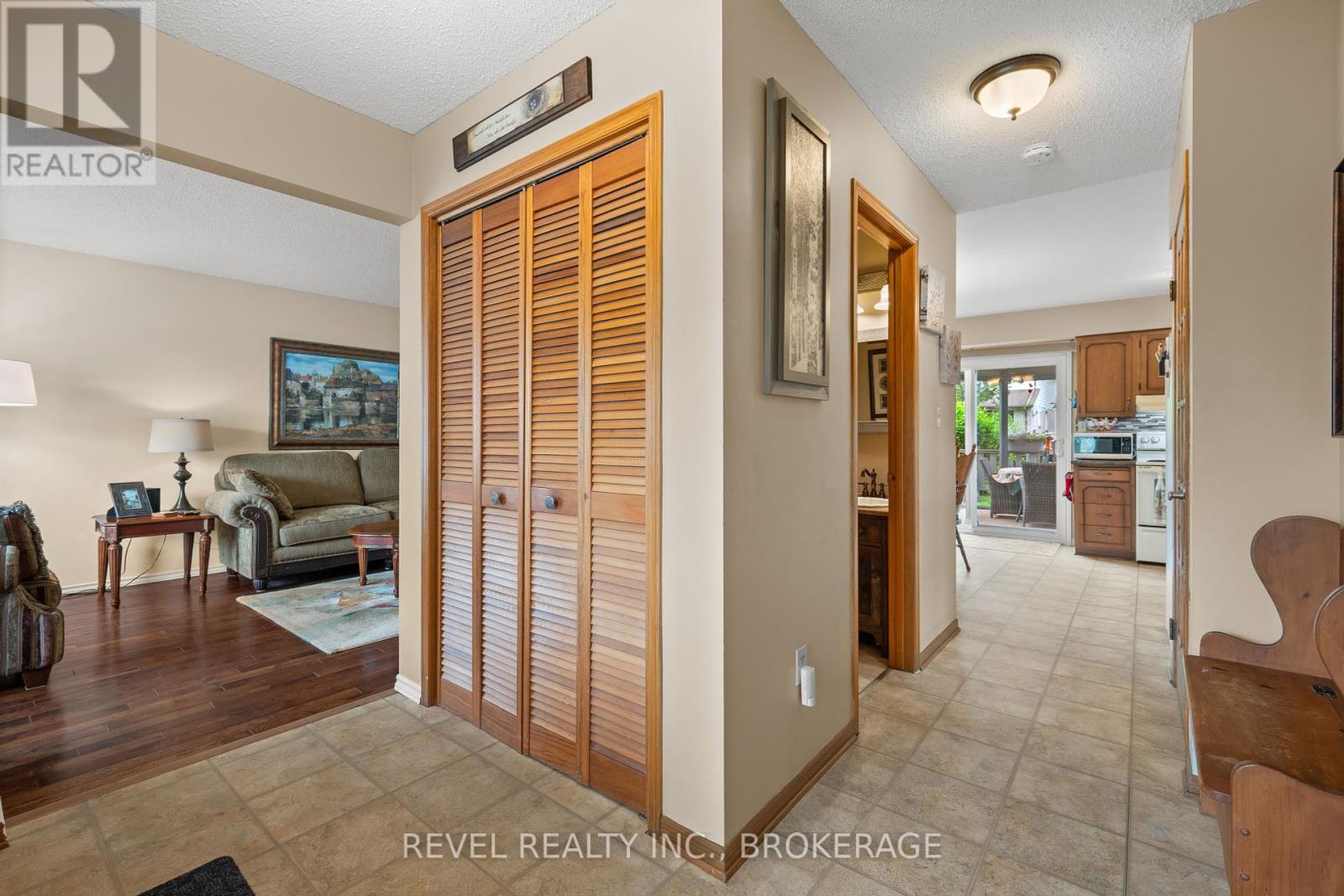 842 LANCASTER DRIVE