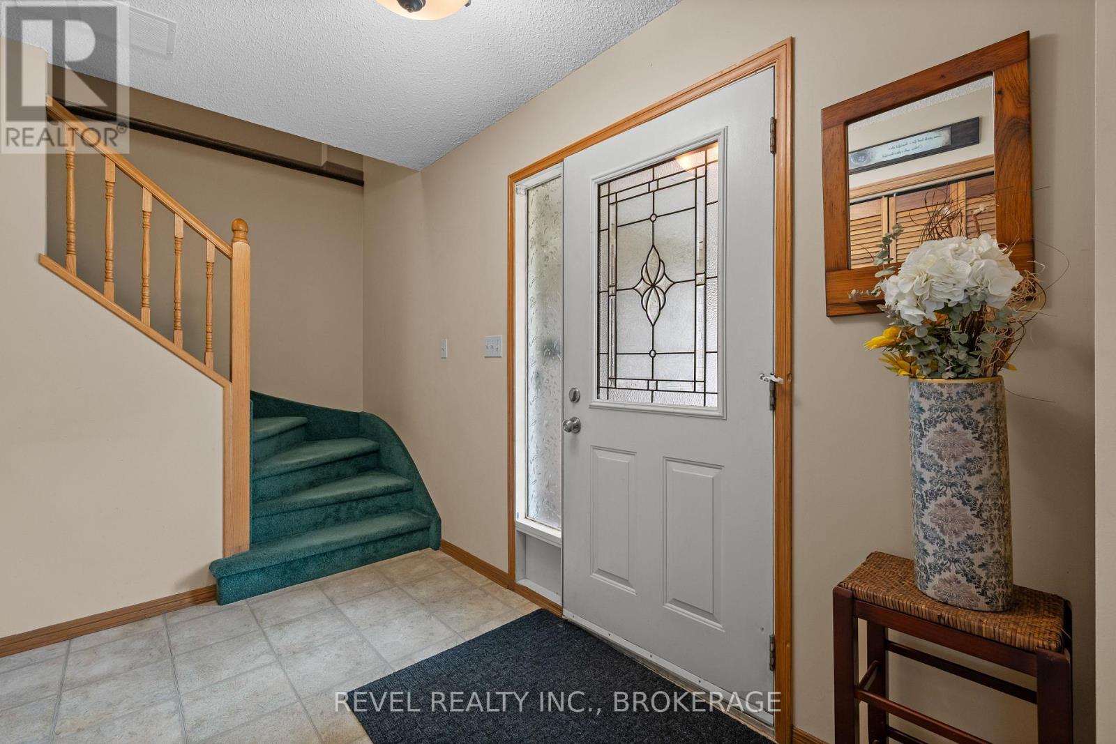 842 LANCASTER DRIVE