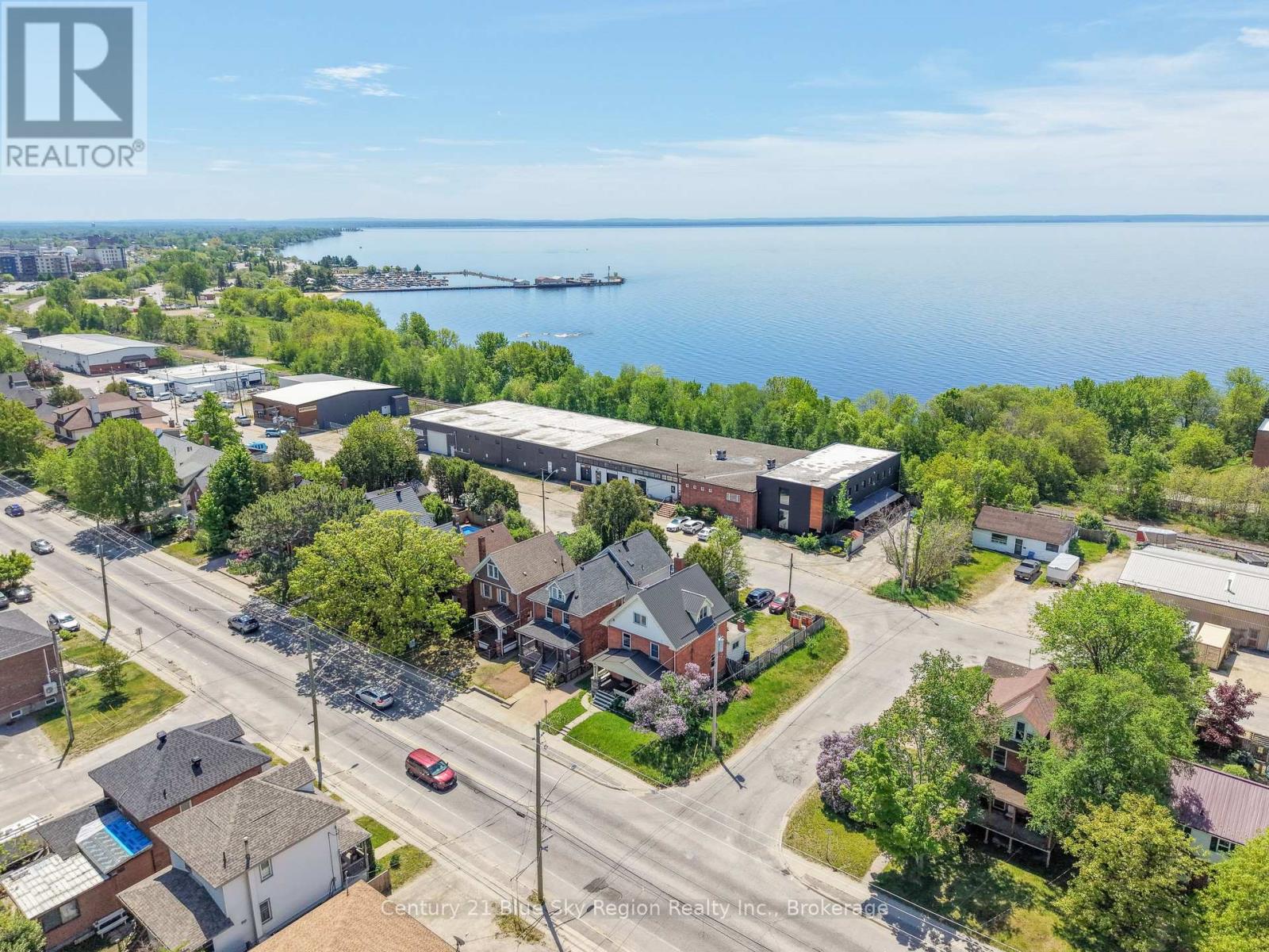 897 MAIN STREET W