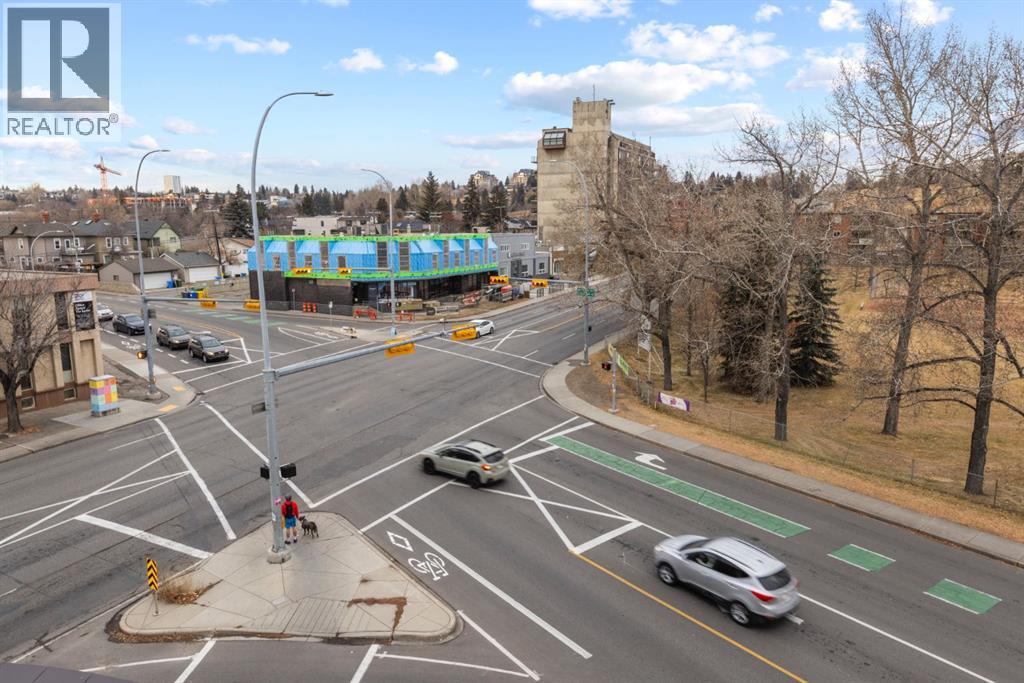 402, 476 14 Street NW