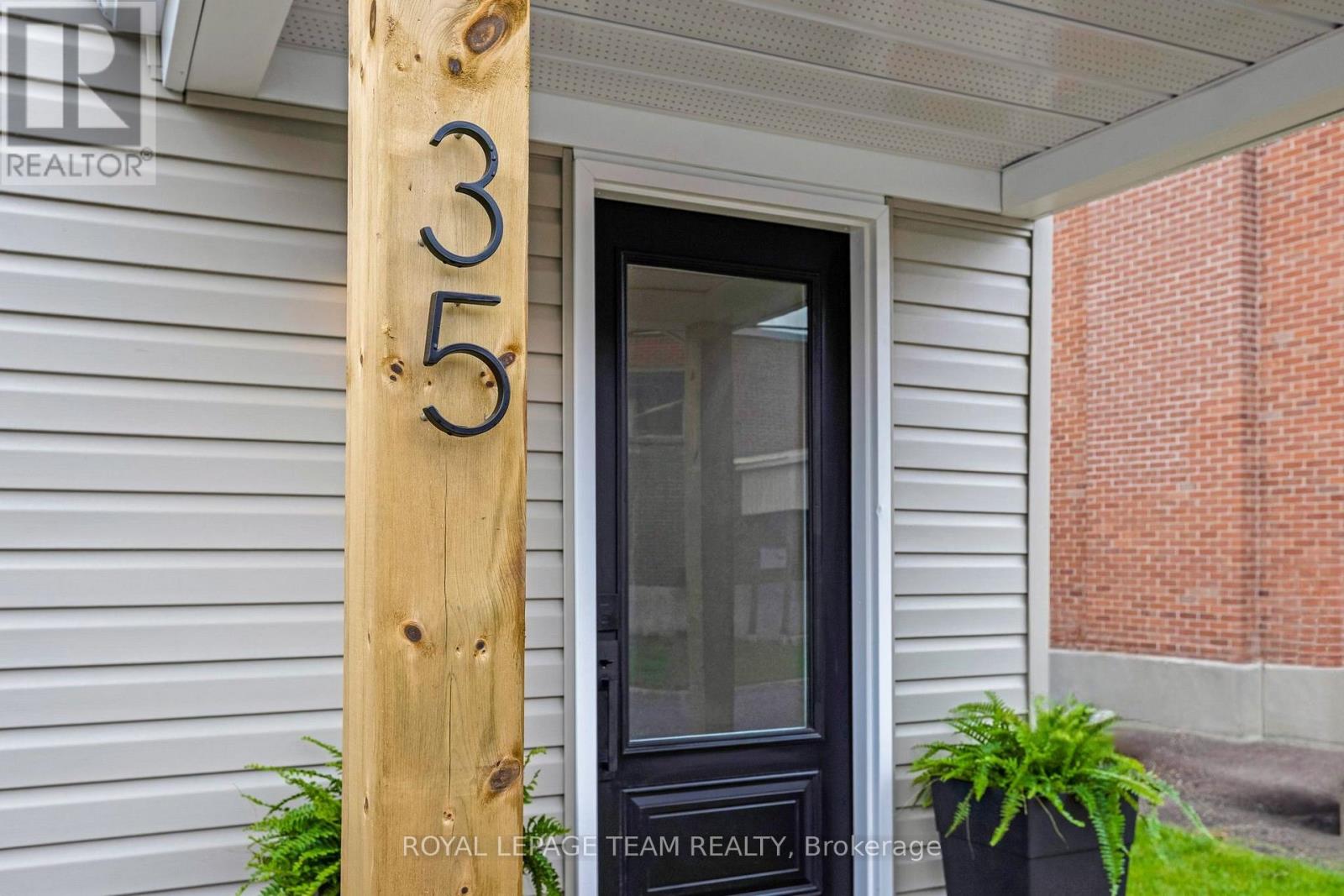 35 EDWARD STREET S