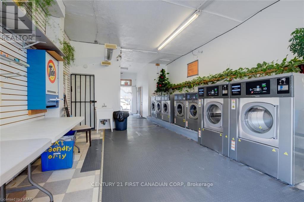 1066 DUNDAS STREET E