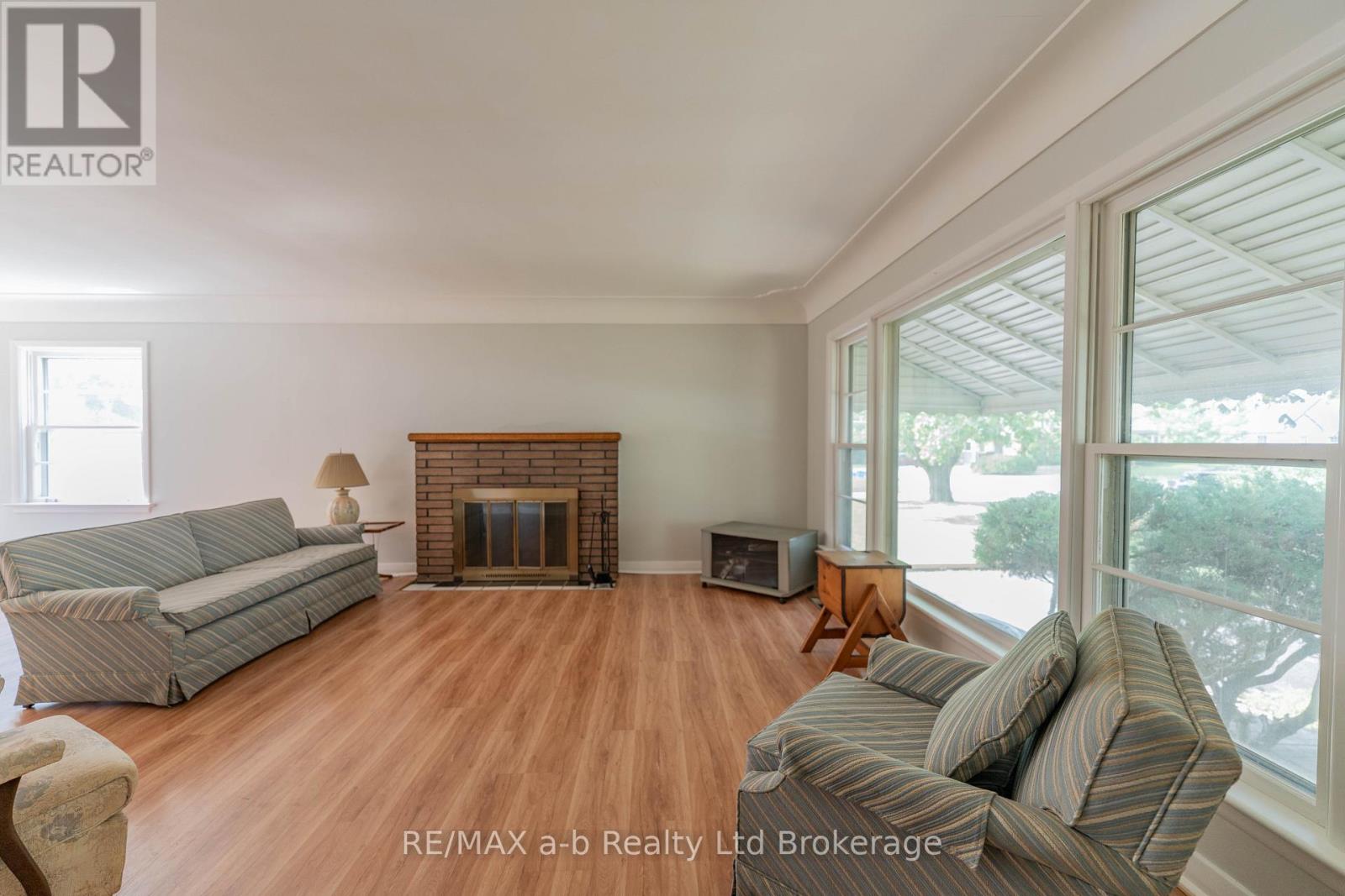 13 PARKSIDE DRIVE