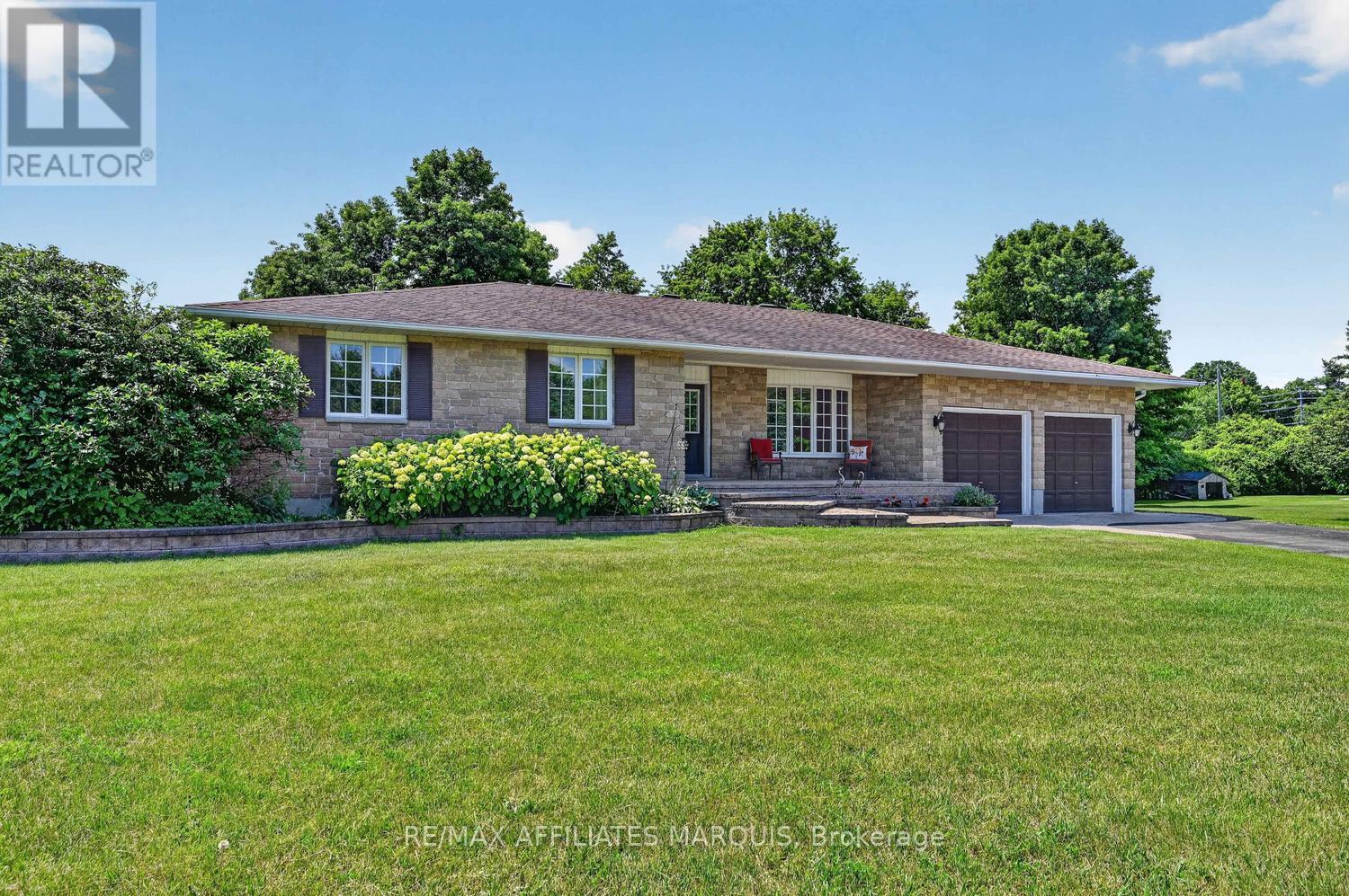 4 DAVIS LANE