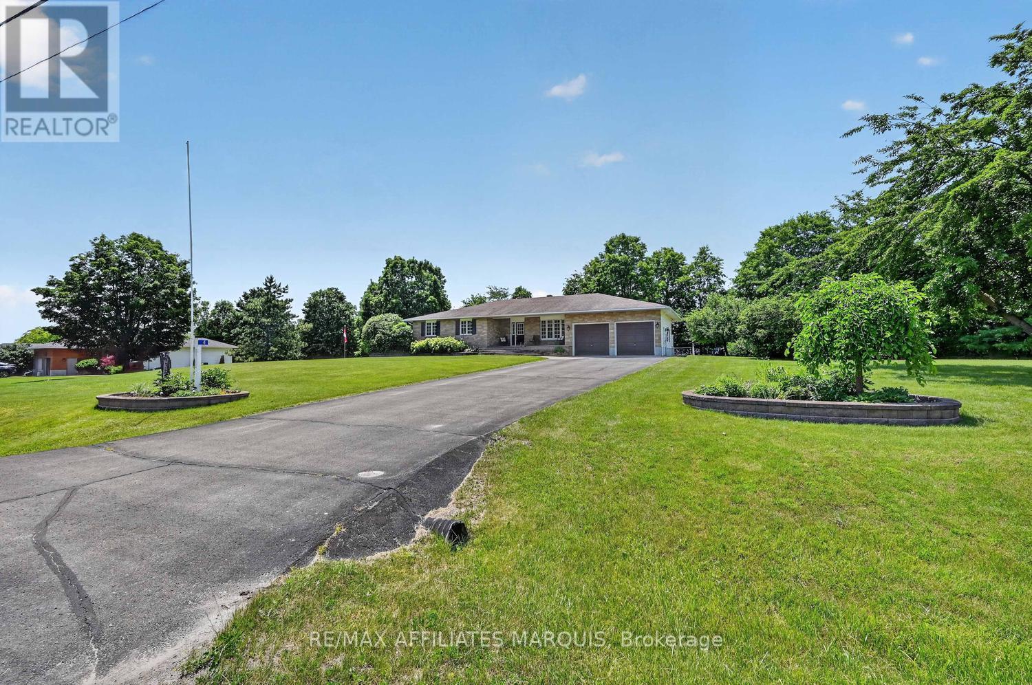 4 DAVIS LANE