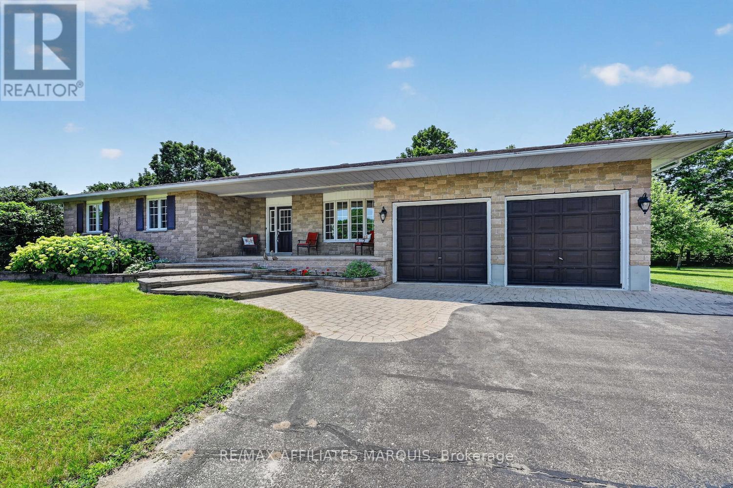 4 DAVIS LANE