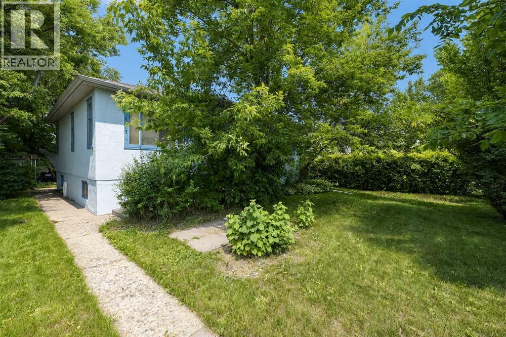 1917 Mountview Crescent NE