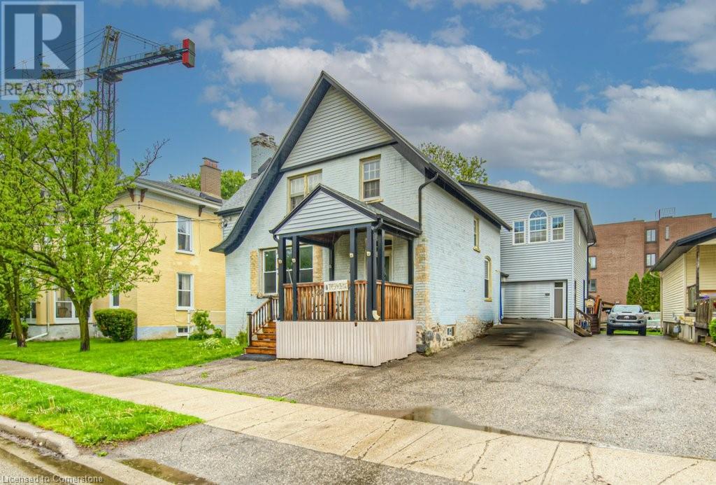 28 ALLEN Street E