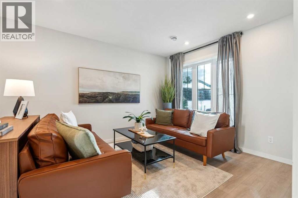 825, 155 Crimson Ridge Place NW