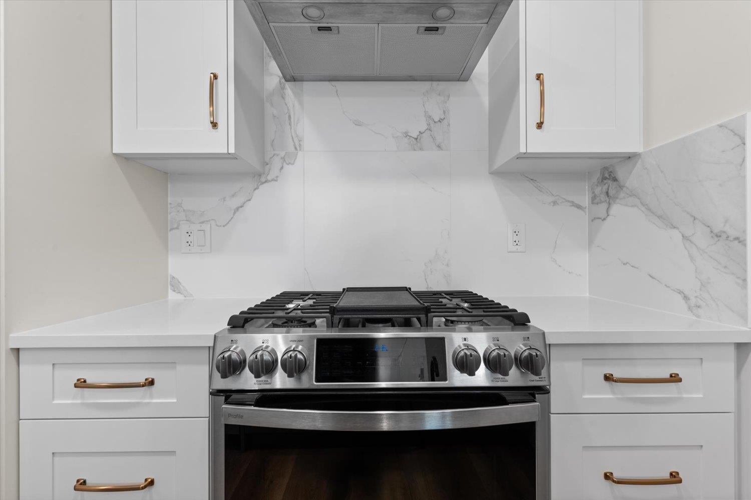 502 120 ESPLANADE AVENUE|Harrison Hot Springs