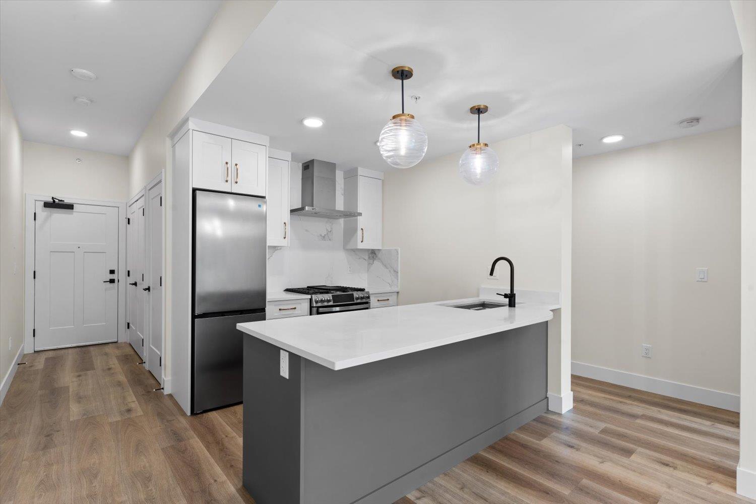 502 120 ESPLANADE AVENUE|Harrison Hot Springs