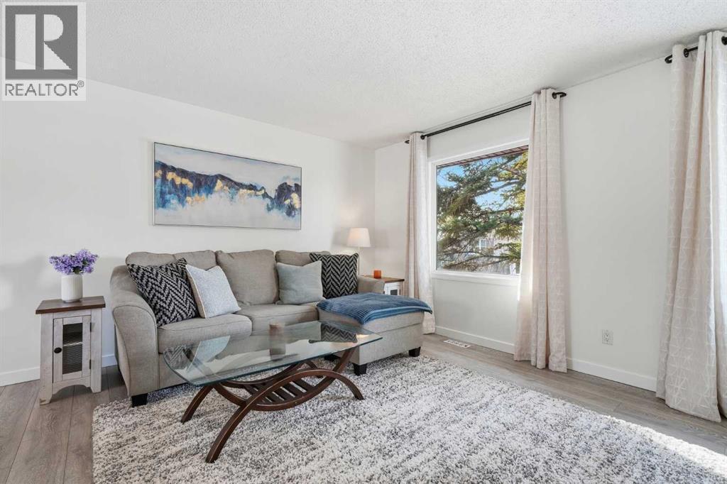 67 Lake Sylvan Close SE