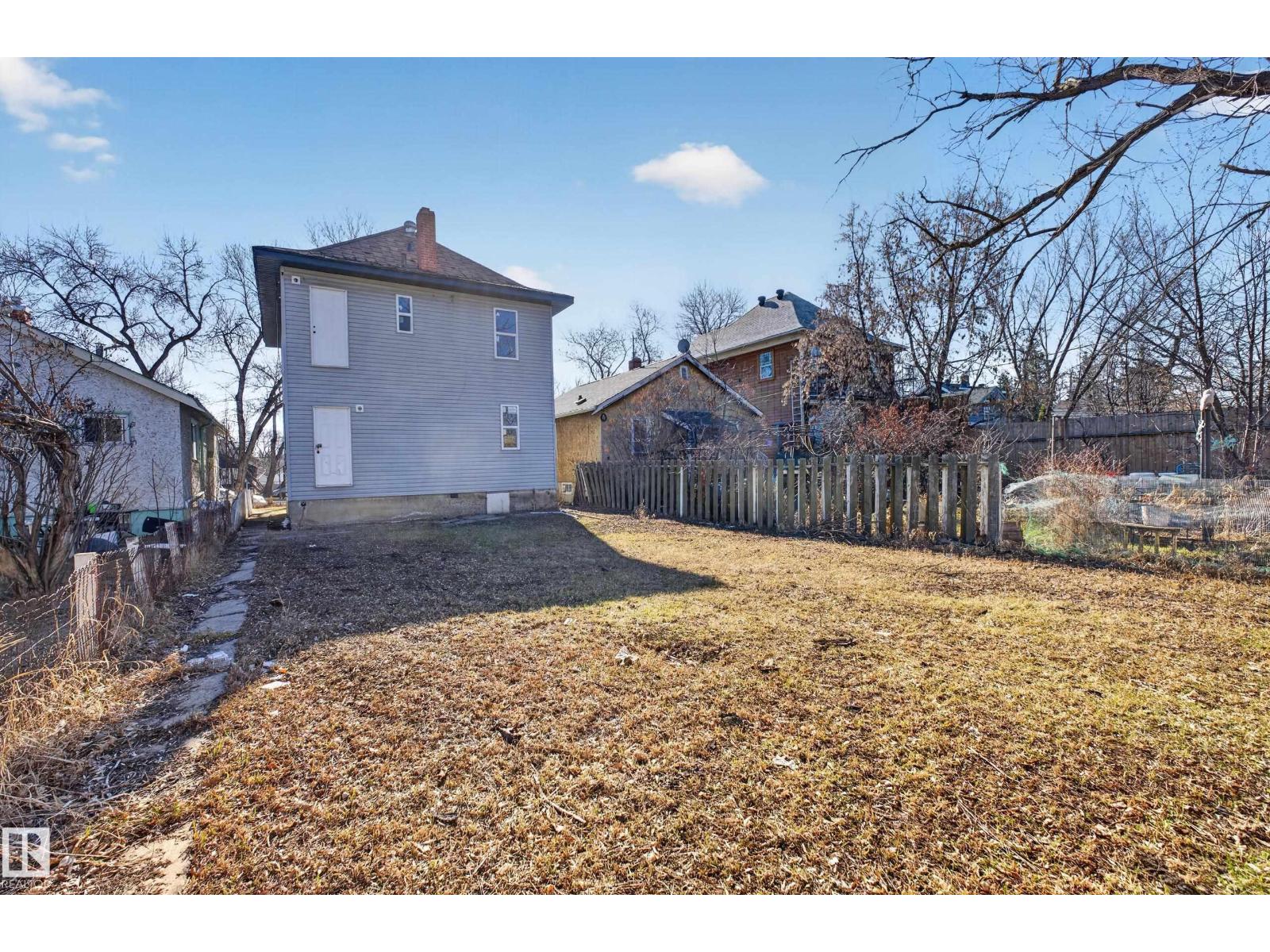 11226 97 ST NW