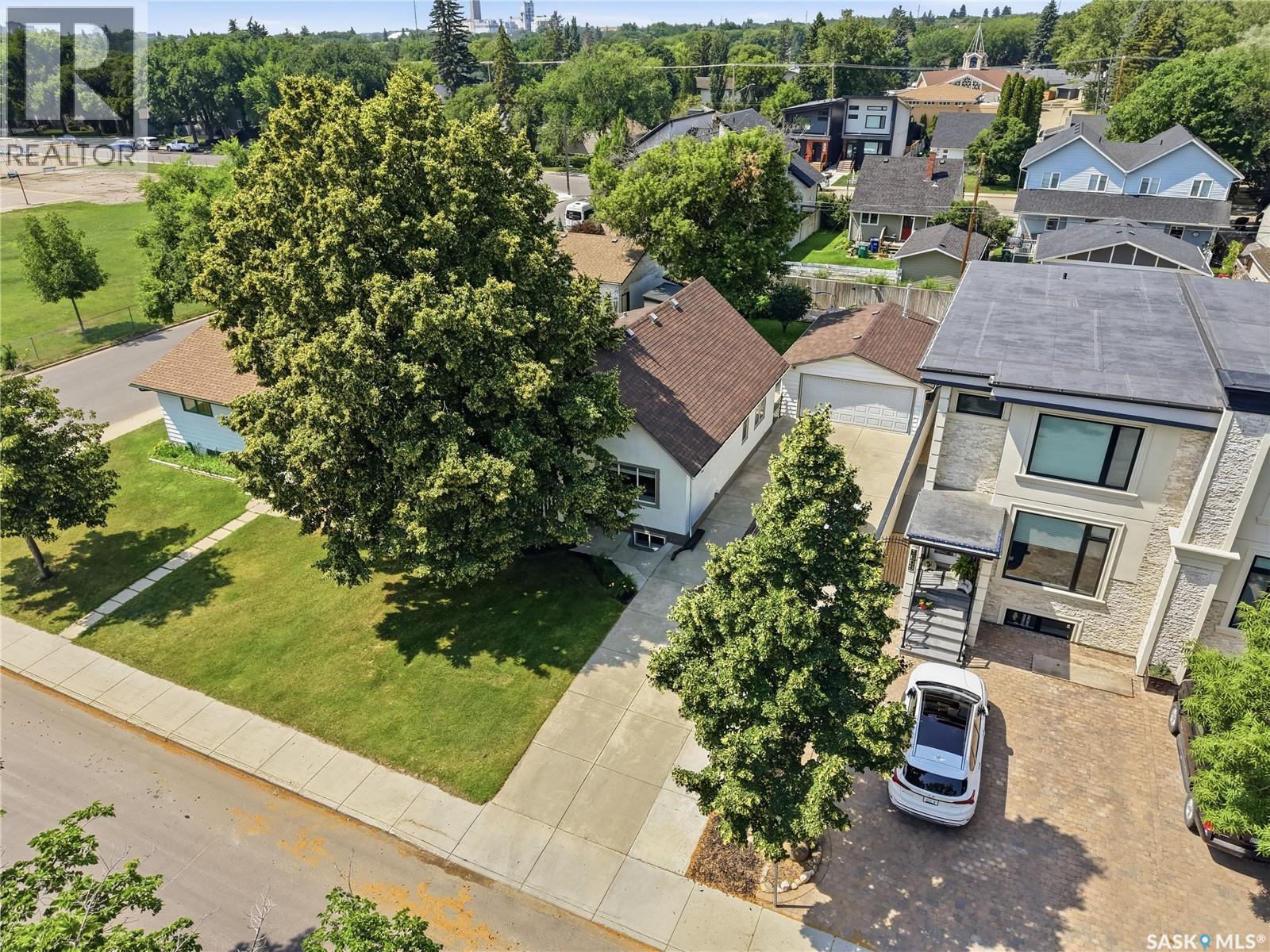 1607 Alexandra AVENUE