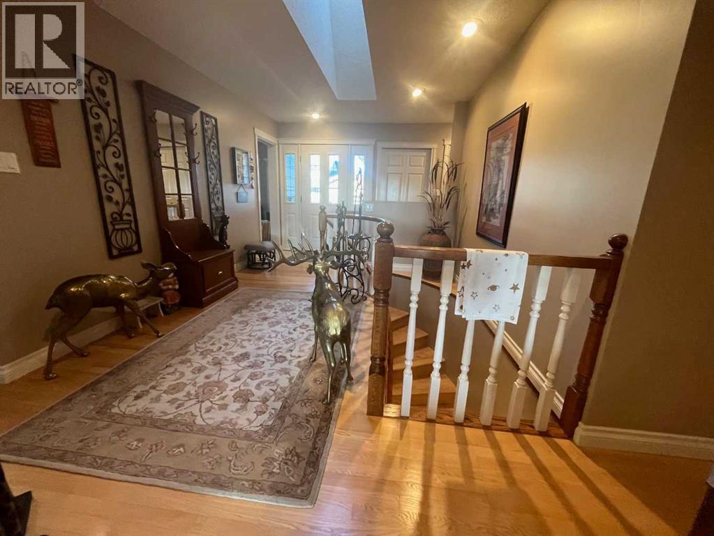 97 Ridgewood Crescent W