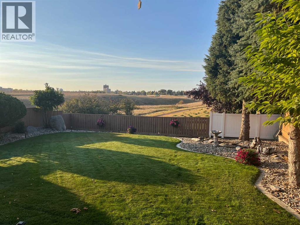 97 Ridgewood Crescent W